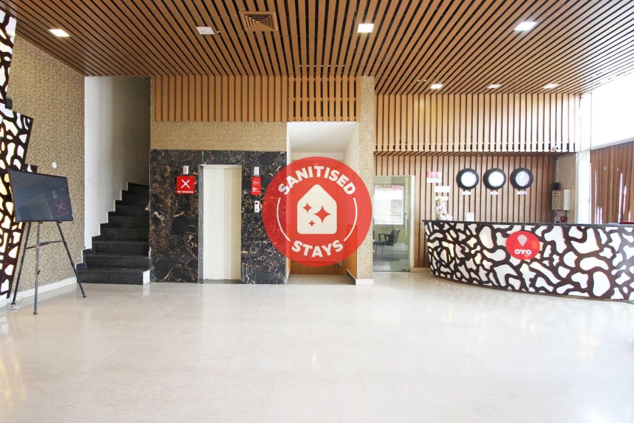 OYO 4964 Golden Oyster Suites Dehradun Eksteriør billede